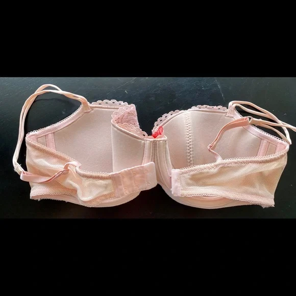 Pink Bra - Picture 5 of 6